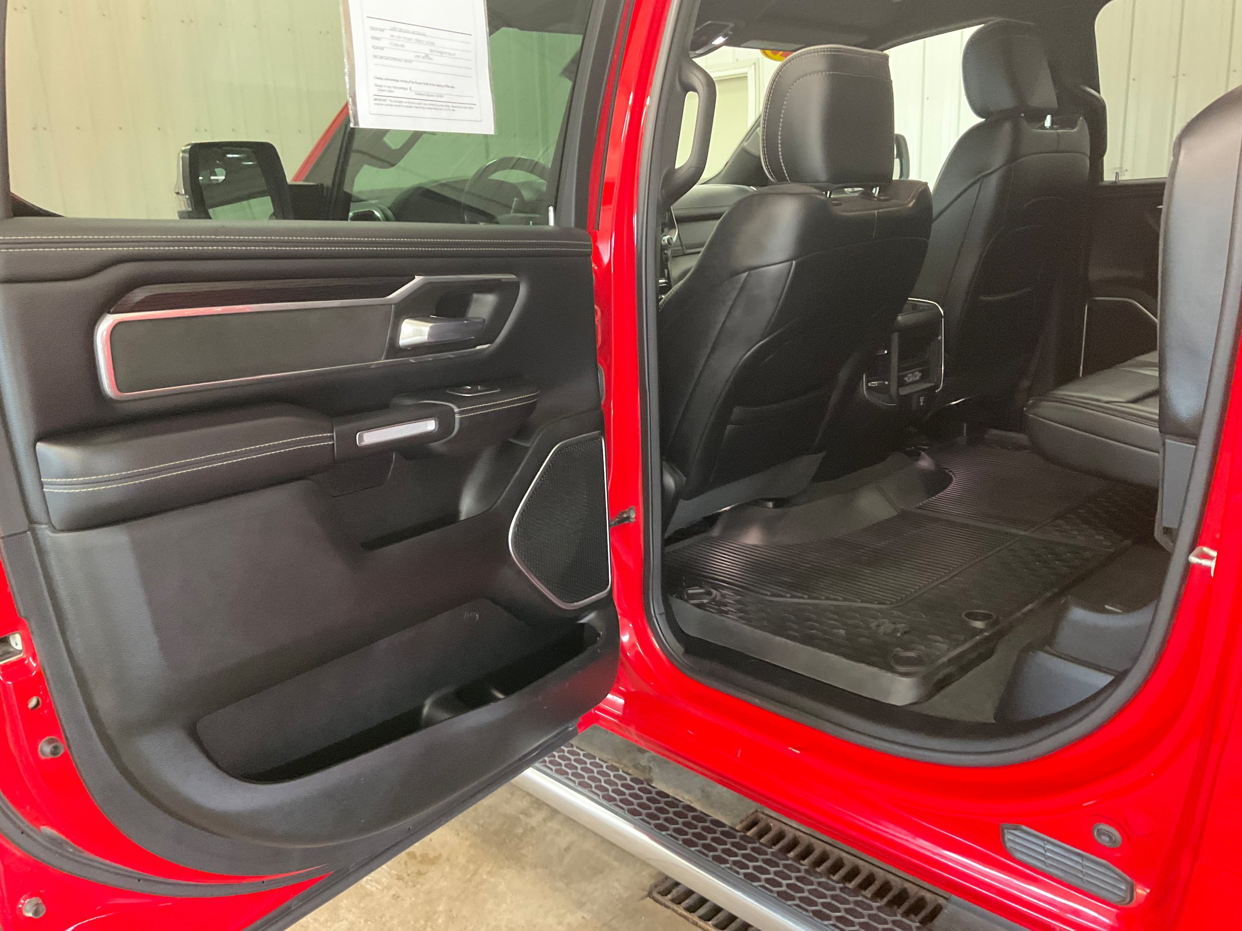 Used 2023 RAM 1500 Laramie AWD/4WD image 19
