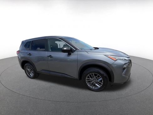 Used 2024 Nissan Rogue S AWD/4WD image 2