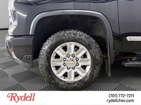 Used 2024 Chevrolet Silverado 3500 High Country w/ High Country Premium Package AWD/4WD image 9