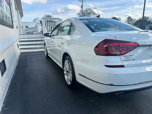 Used 2018 Volkswagen Passat 2.0T SE image 4