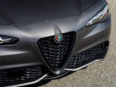 New 2026 Alfa Romeo Giulia w/ Driving Assist Package RWD image 13