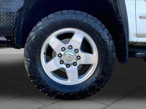 Used 2015 GMC Sierra 2500 Denali w/ Duramax Plus Package AWD/4WD image 9