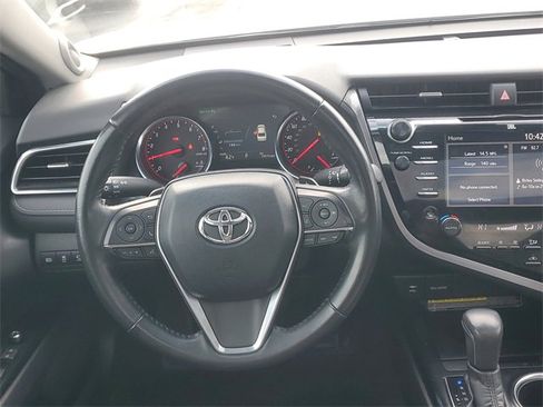 Used 2018 Toyota Camry XSE image 10