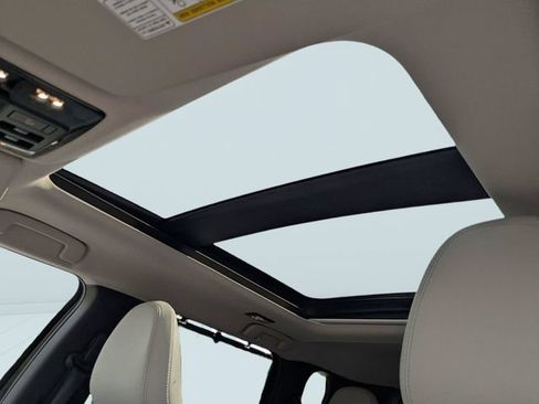 Used 2025 Mitsubishi Outlander AWD image 22