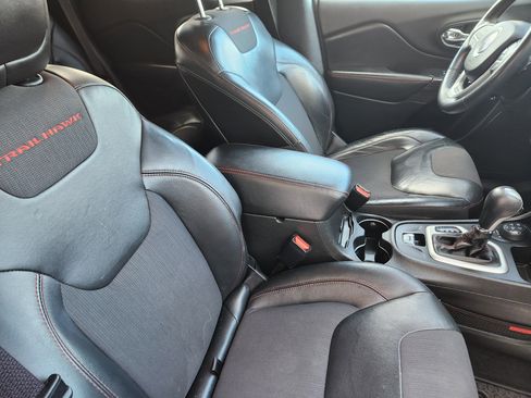 Used 2015 Jeep Cherokee Trailhawk image 14