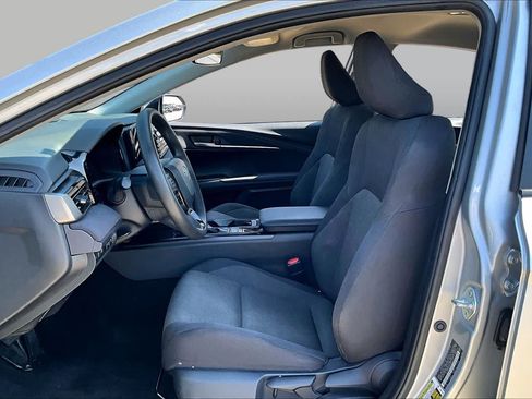 Used 2025 Toyota Camry LE FWD image 8