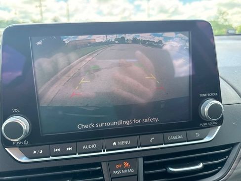 Used 2025 Nissan Altima 2.5 SV FWD image 8