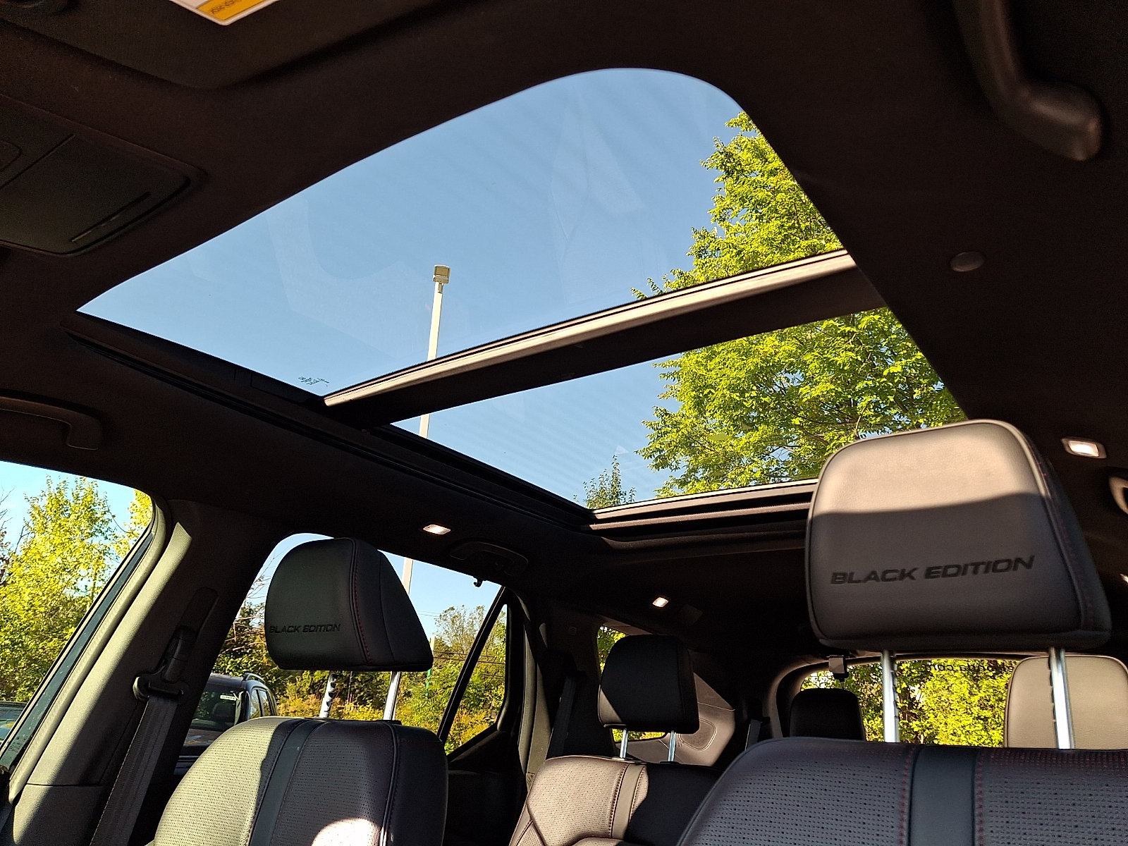 Used 2025 Honda Pilot Black Edition image 14