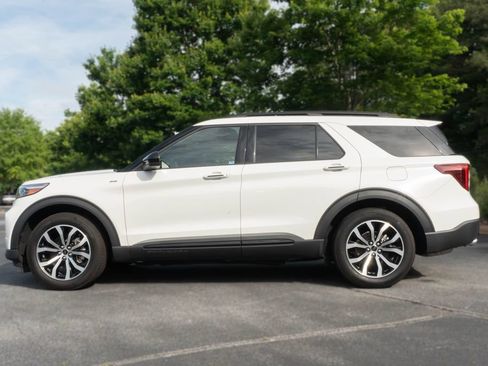 Used 2024 Ford Explorer ST-Line w/ Class IV Trailer Tow Package RWD image 8