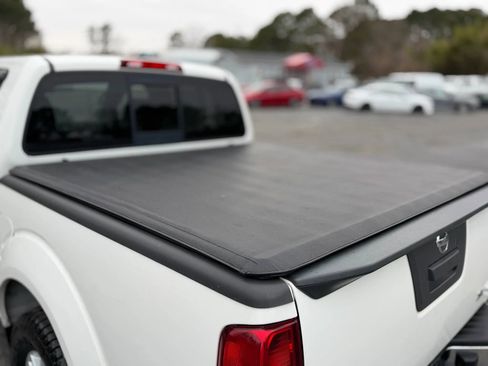 Used 2019 Nissan Frontier SV image 10