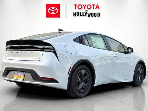 New 2026 Toyota Prius SE image 4
