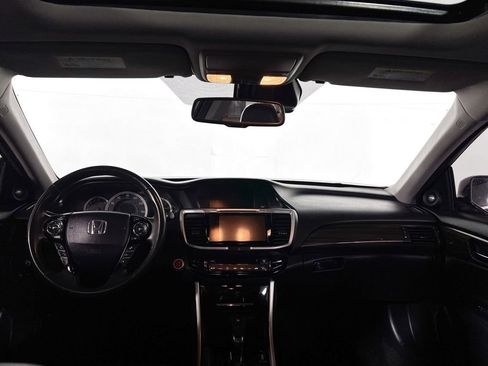Used 2017 Honda Accord Touring image 12