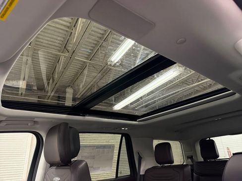 New 2026 Ford Expedition Platinum image 9