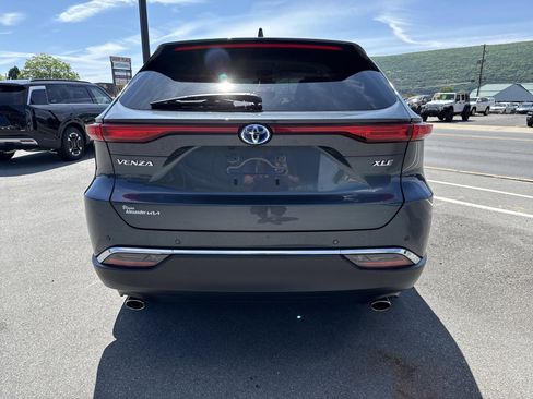 Used 2024 Toyota Venza XLE AWD/4WD image 4