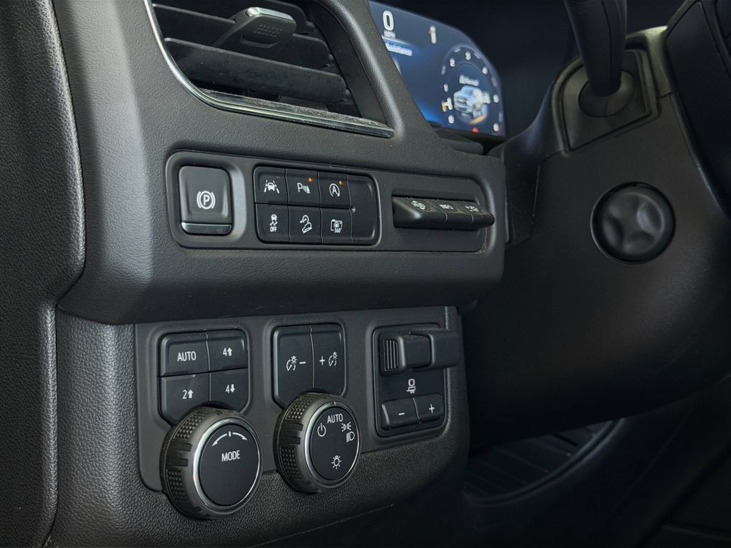 Used 2024 Chevrolet Tahoe Premier w/ Premium Package AWD/4WD image 23