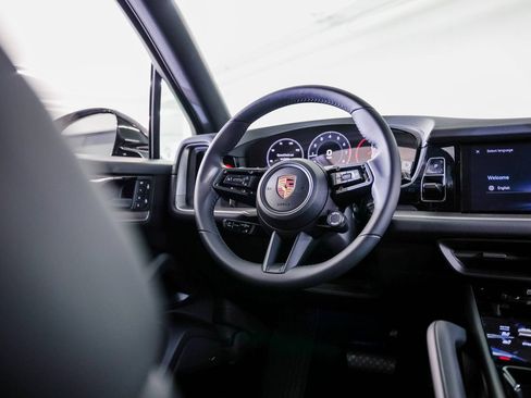Certified 2026 Porsche Cayenne AWD/4WD image 27