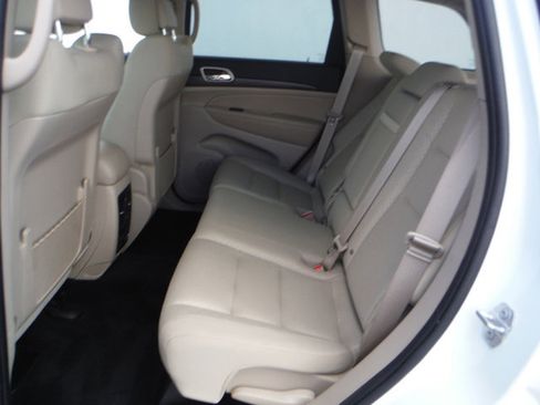 Used 2022 Jeep Grand Cherokee Laredo E w/ Security & Convenience Group AWD/4WD image 47
