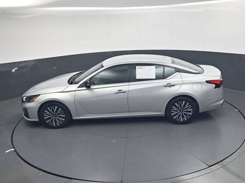Used 2025 Nissan Altima 2.5 SV FWD image 38