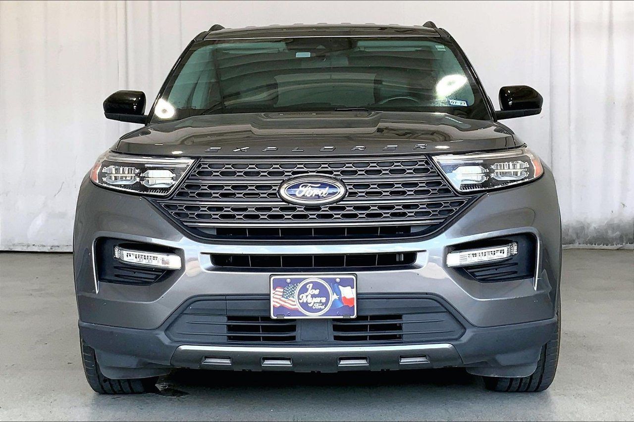 Used 2023 Ford Explorer XLT w/ Equipment Group 202A RWD image 3