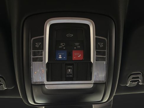 Used 2024 RAM 1500 Laramie AWD/4WD image 33