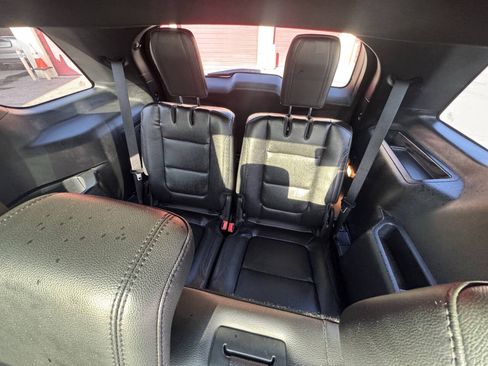 Used 2018 Ford Explorer XLT w/ Equipment Group 202A AWD/4WD image 19