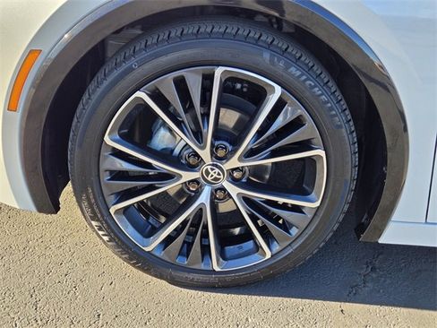 Certified 2025 Toyota Prius Limited image 8