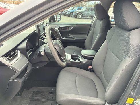 Used 2020 Toyota RAV4 LE image 13
