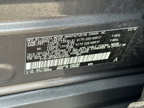 Used 2019 Toyota RAV4 LE FWD image 34
