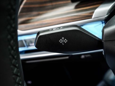 Used 2025 BMW 740i xDrive image 37