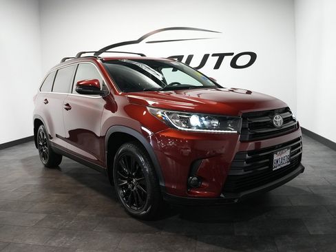 Used 2019 Toyota Highlander SE AWD/4WD image 6