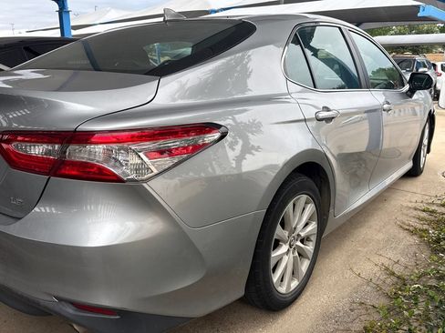 Used 2019 Toyota Camry LE FWD image 5