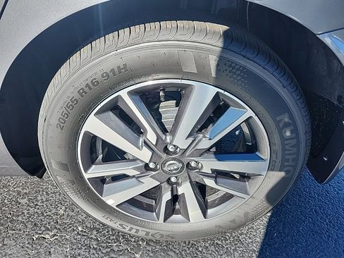 Used 2025 Nissan Versa S w/ S Plus Package image 12