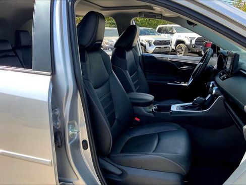 Used 2022 Toyota RAV4 XLE Premium FWD image 9