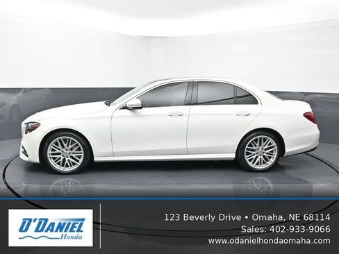 Used 2019 Mercedes-Benz E 300 4MATIC image 2