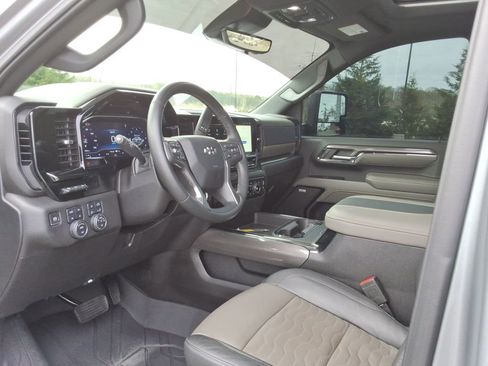 Used 2024 Chevrolet Silverado 2500 ZR2 w/ Technology Package image 25