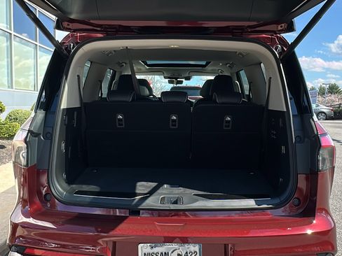 Used 2025 INFINITI QX80 Sensory image 7
