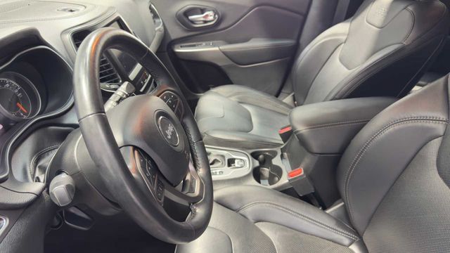 Used 2021 Jeep Cherokee Latitude Lux w/ Comfort/Convenience Group FWD image 23