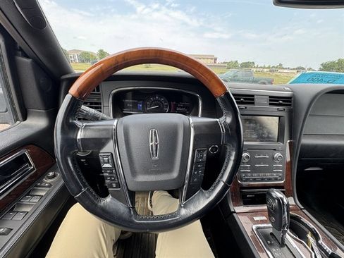 Used 2015 Lincoln Navigator L 4WD image 8