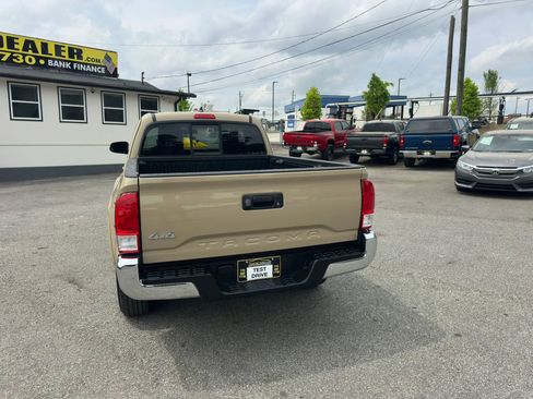 Used 2016 Toyota Tacoma SR5 w/ Exterior Package image 7