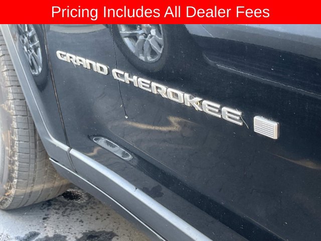 Used 2024 Jeep Grand Cherokee Laredo X w/ Luxury Tech Group I AWD/4WD image 3