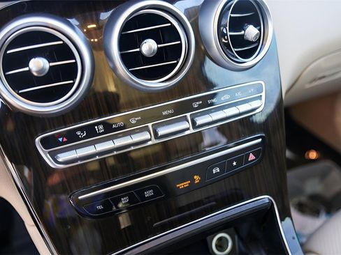 Used 2021 Mercedes-Benz GLC 300 image 21