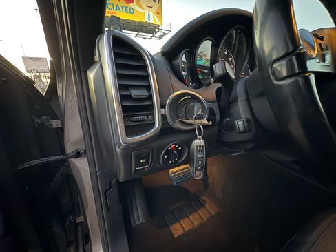Used 2013 Porsche Cayenne S image 14