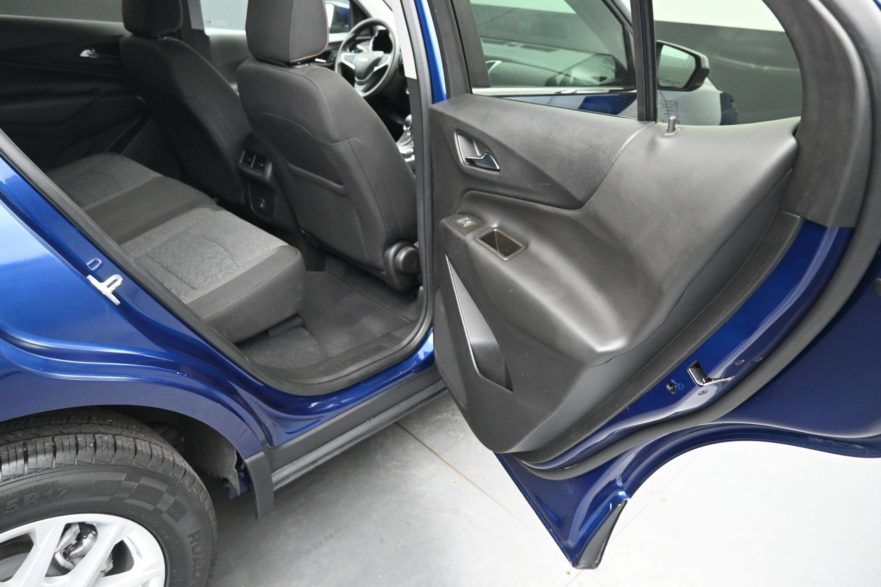 Used 2023 Chevrolet Equinox LT FWD image 12