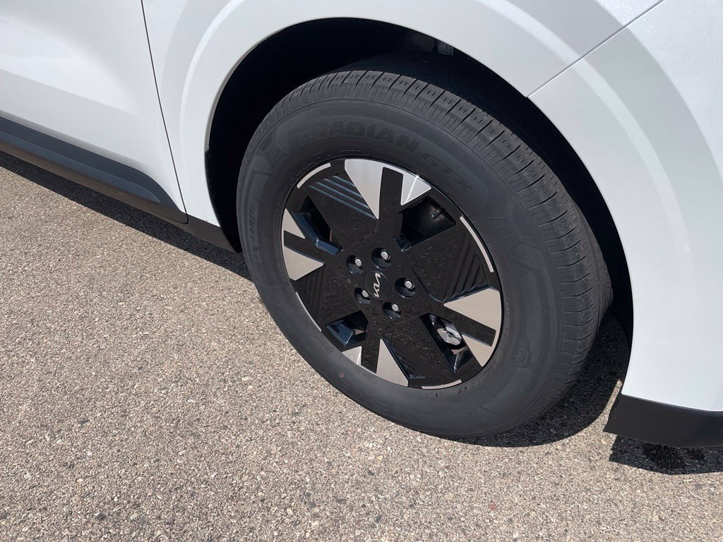 Used 2026 Kia Carnival LXS FWD image 3
