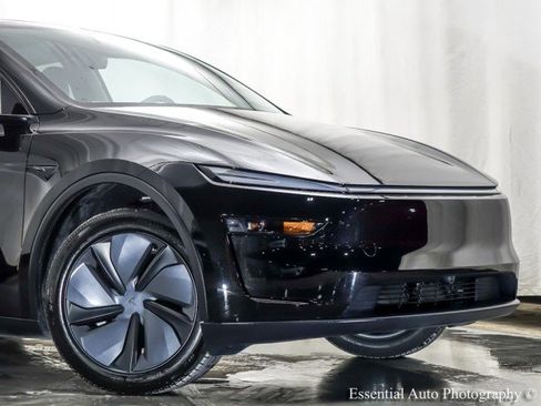 Used 2026 Tesla Model Y Long Range image 2