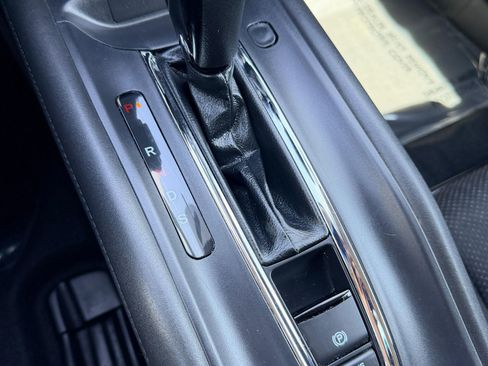Used 2018 Honda HR-V EX image 39