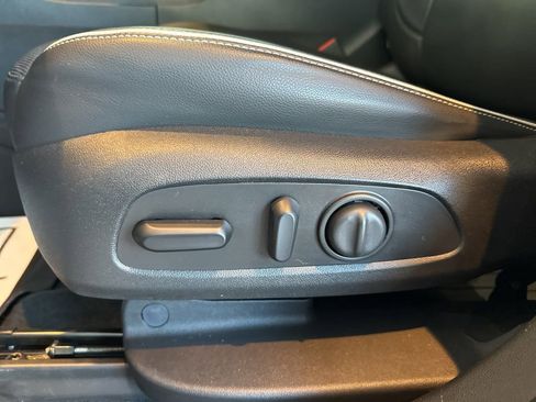 Used 2018 GMC Acadia Denali w/ Technology Package image 18