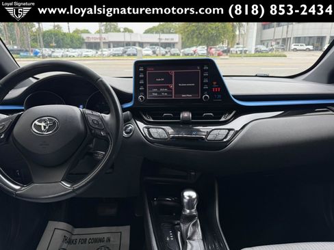Used 2019 Toyota C-HR XLE FWD image 14