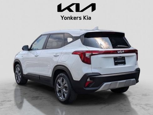 Used 2024 Kia Seltos LX AWD/4WD image 9