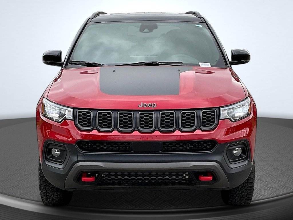Used 2025 Jeep Compass Trailhawk AWD/4WD image 2